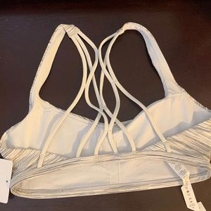 Lululemon Free To Be Zen Size 6